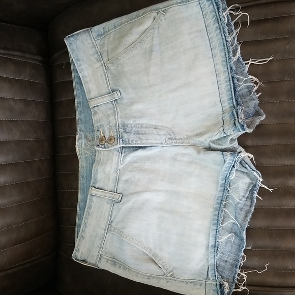 Old Navy Cutest Jean Shorts Ever - Really show off your legs 😁 - Picture 1 of 11